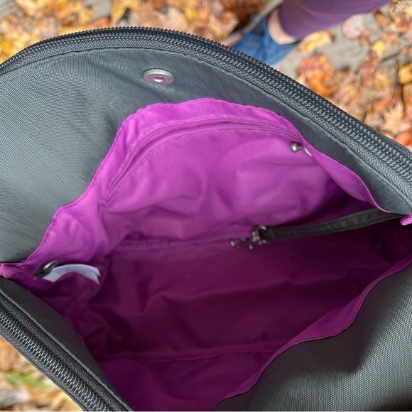 NWOT Baggalinni gray cross body bag with bright purple interior - Picture 5 of 8
